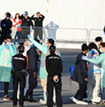 اولین پناهجویان کشتی سرگردان آکواریوس به اسپانیا رسیدند 